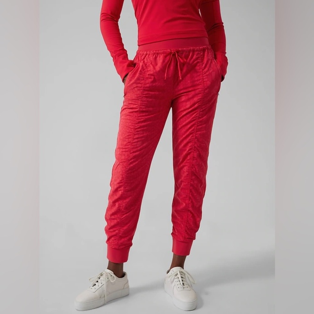 Athleta | Attitude Lined Textured Pant II in Serpentine Matador Red